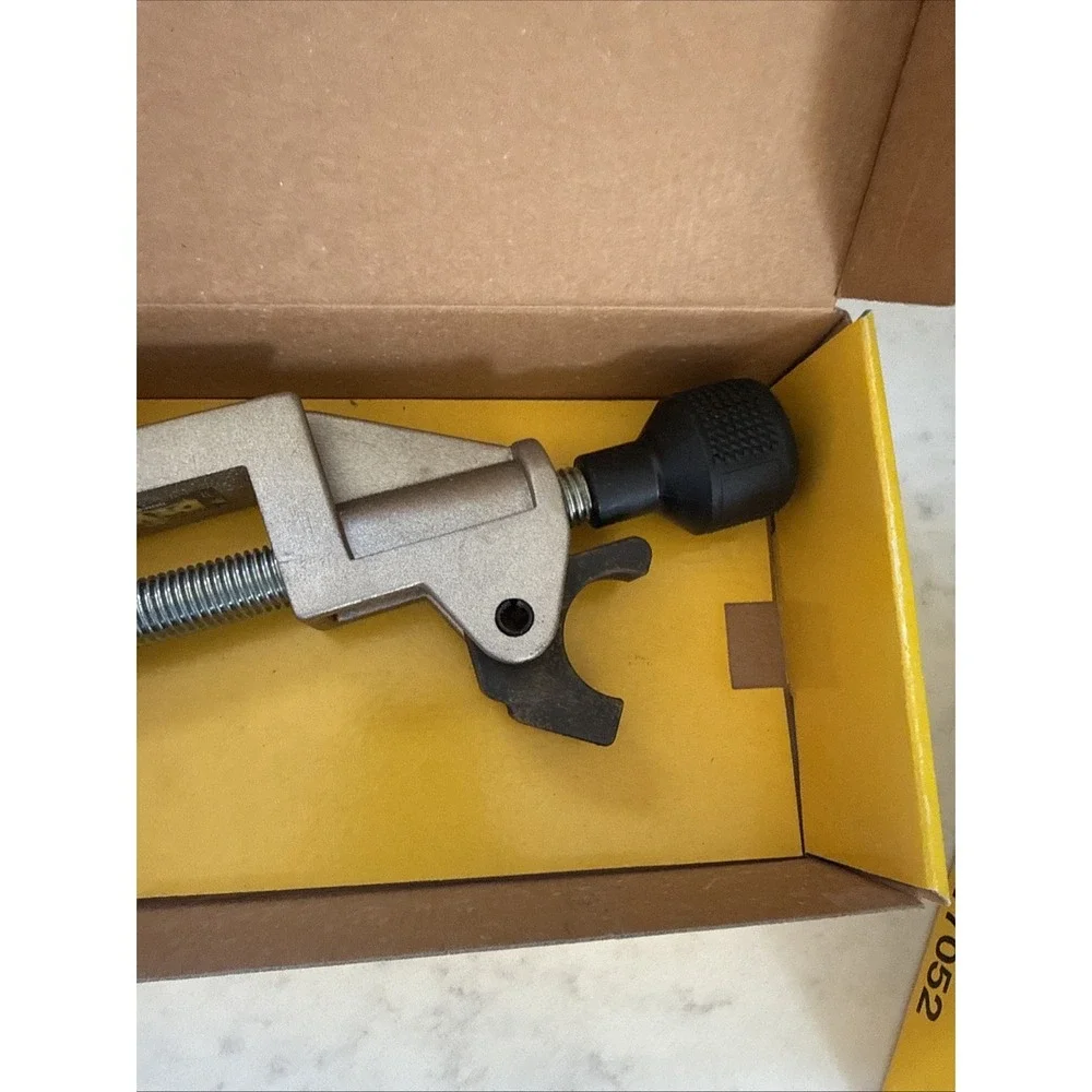 DeWALT DW7052 Material Clamp ~ Clamps the Work Piece Against the Fence